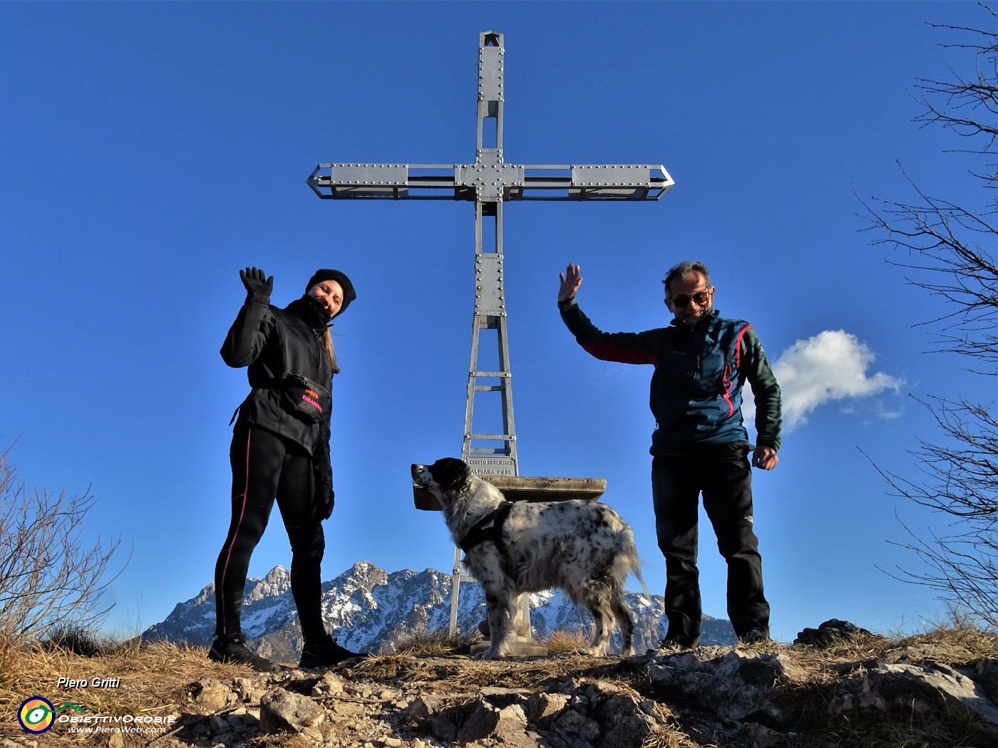 04 Alla croce del Monte Castello (1425 m).JPG